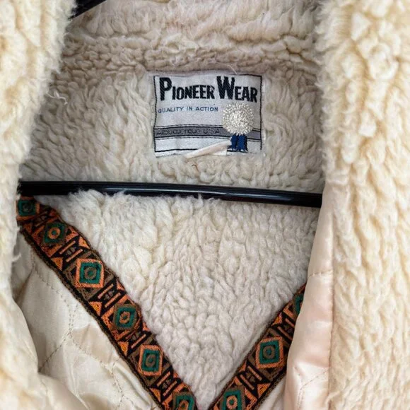 Pioneer Wear Vintage Mens Shearling Suede Coat With Embroidered Trim & Quilted L - Picture 6 of 8